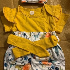 Baby girl 4 piece 6 to 12 months, new